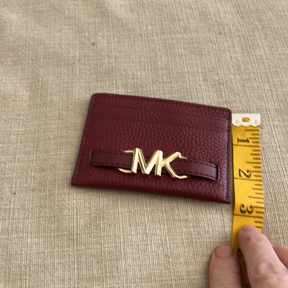 MICHAEL KORS
Reed Large Pebbled Leather Card Holder Case Wallet
DARK CHERRY
NWOT - Picture 7 of 7